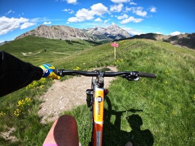 mountain biking in Montgenèvre in summer, with the reservation center